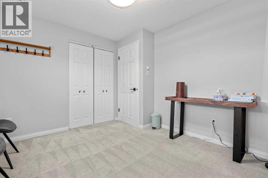 10619 Oakmoor Way Sw, Calgary, Alberta  T2W 1S7 - Photo 22 - A2329198