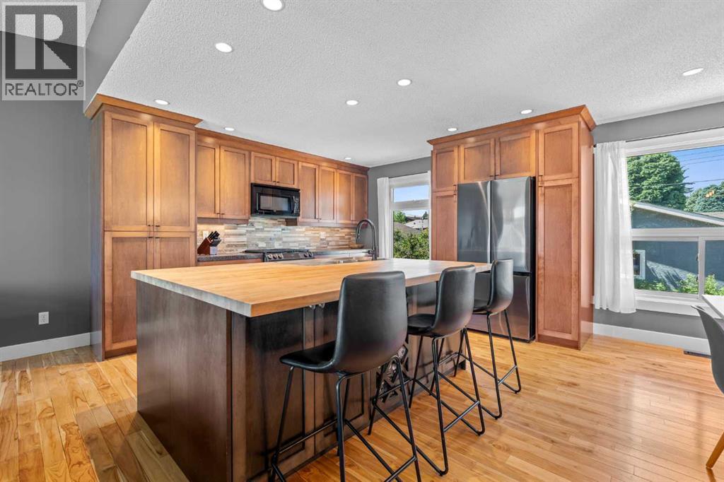 10619 Oakmoor Way Sw, Calgary, Alberta  T2W 1S7 - Photo 7 - A2329198