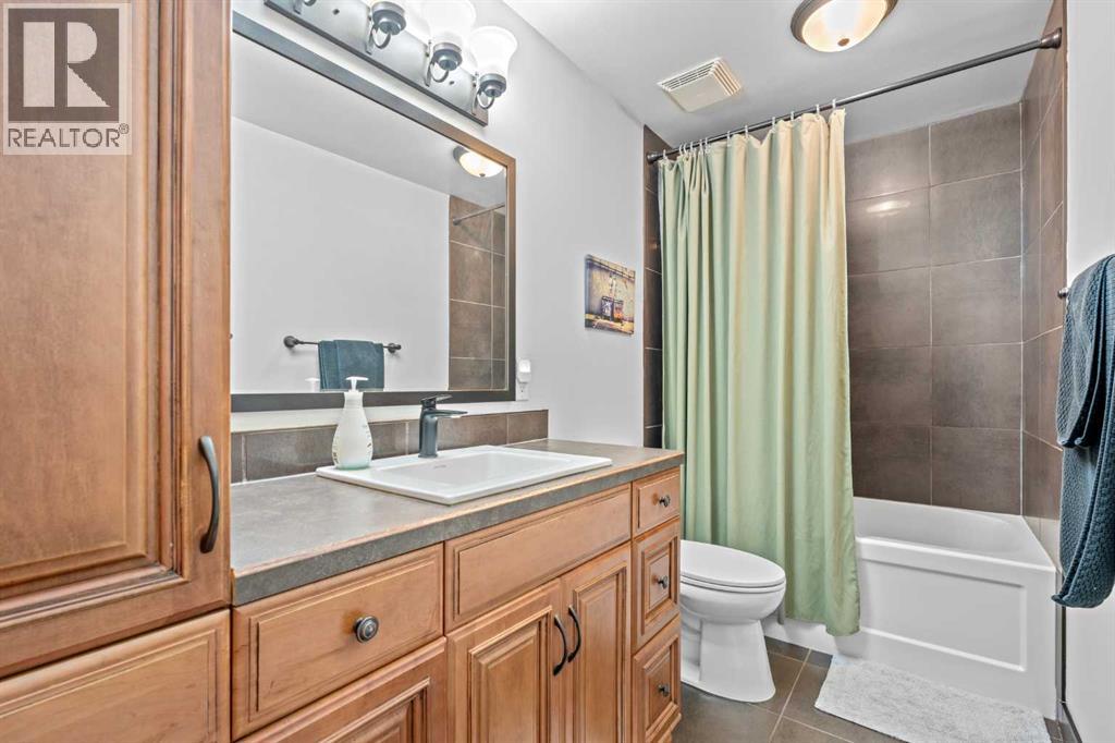 10619 Oakmoor Way Sw, Calgary, Alberta  T2W 1S7 - Photo 15 - A2329198
