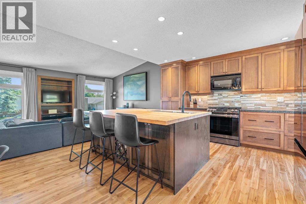 10619 Oakmoor Way Sw, Calgary, Alberta  T2W 1S7 - Photo 5 - A2329198