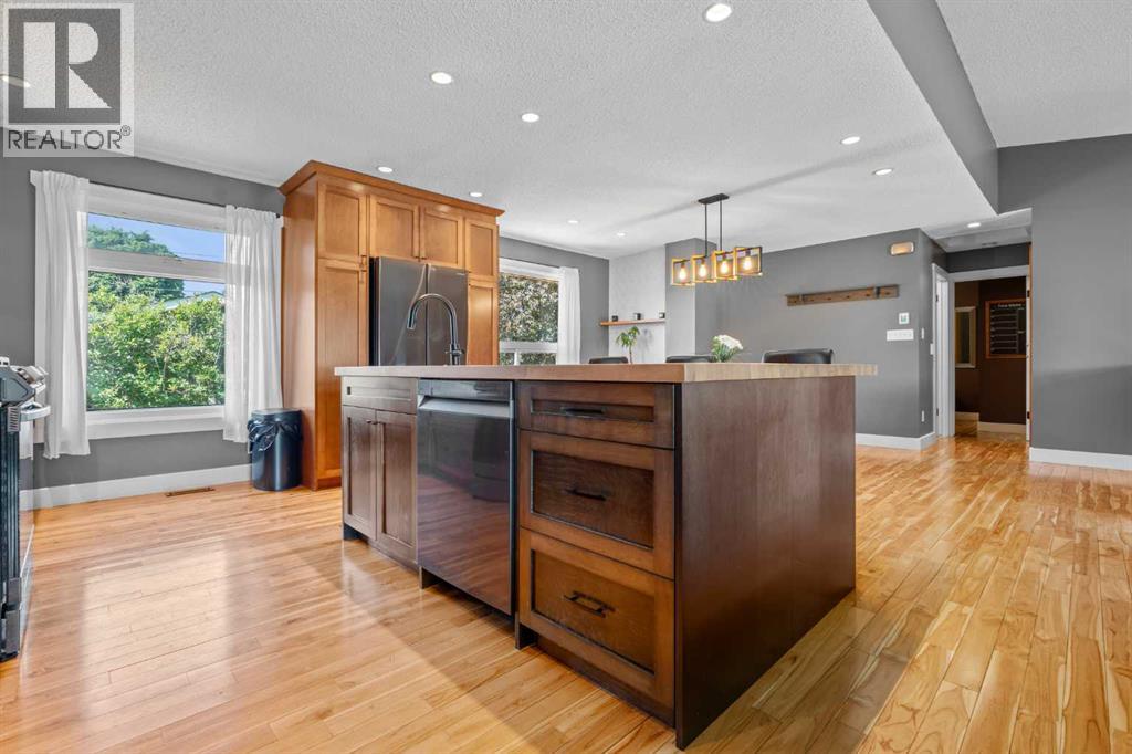 10619 Oakmoor Way Sw, Calgary, Alberta  T2W 1S7 - Photo 8 - A2329198
