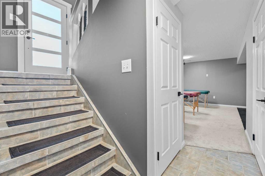 10619 Oakmoor Way Sw, Calgary, Alberta  T2W 1S7 - Photo 17 - A2329198