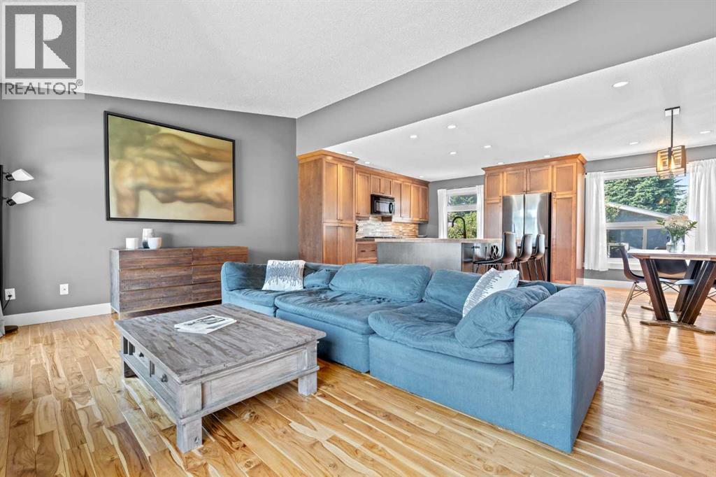 10619 Oakmoor Way Sw, Calgary, Alberta  T2W 1S7 - Photo 2 - A2329198