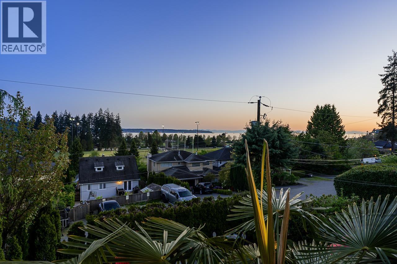 1075 Esplanade Avenue, West Vancouver, British Columbia  V7T 1G2 - Photo 2 - R3150541