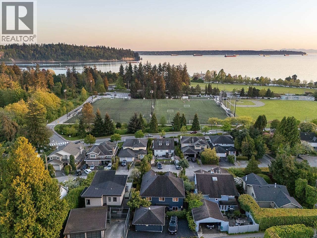 1075 Esplanade Avenue, West Vancouver, British Columbia  V7T 1G2 - Photo 28 - R3150541