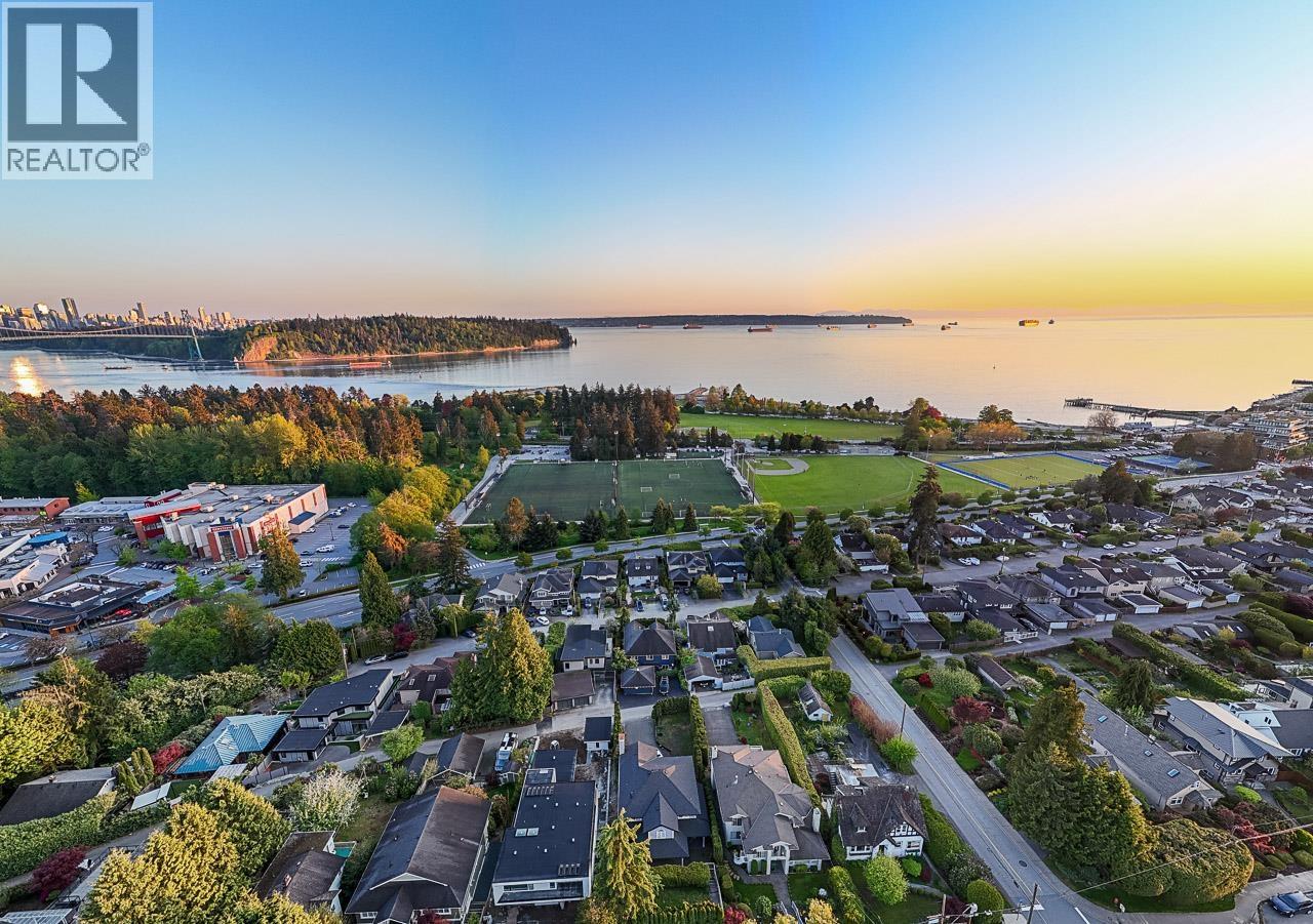 1075 Esplanade Avenue, West Vancouver, British Columbia  V7T 1G2 - Photo 32 - R3150541
