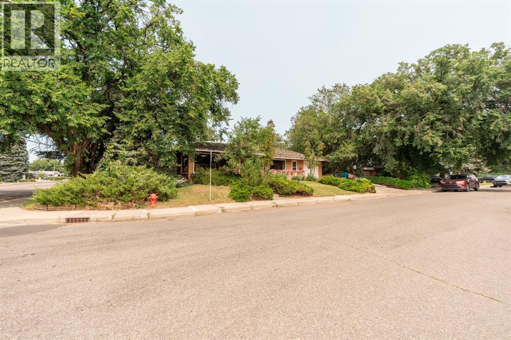 1301 15 Avenue S, Lethbridge, Alberta  T1K 0W4 - Photo 2 - A2332730