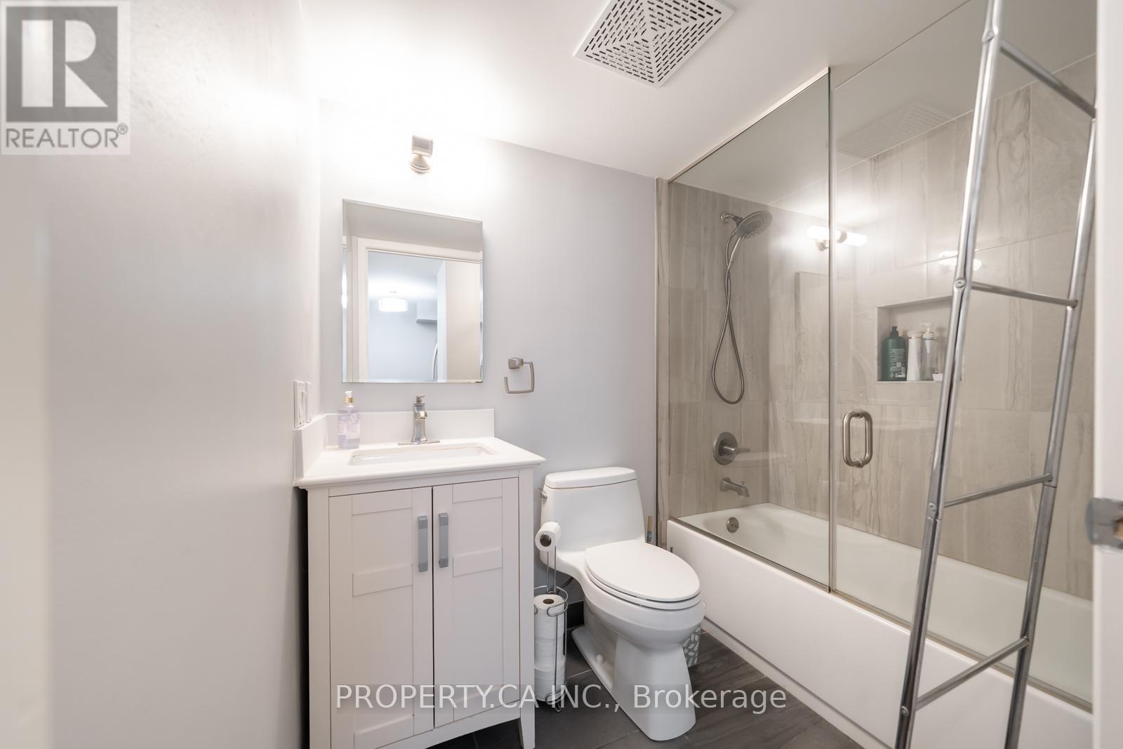 202 - 60 St Clair Avenue W, Toronto, Ontario  M4V 1M1 - Photo 13 - C13077320
