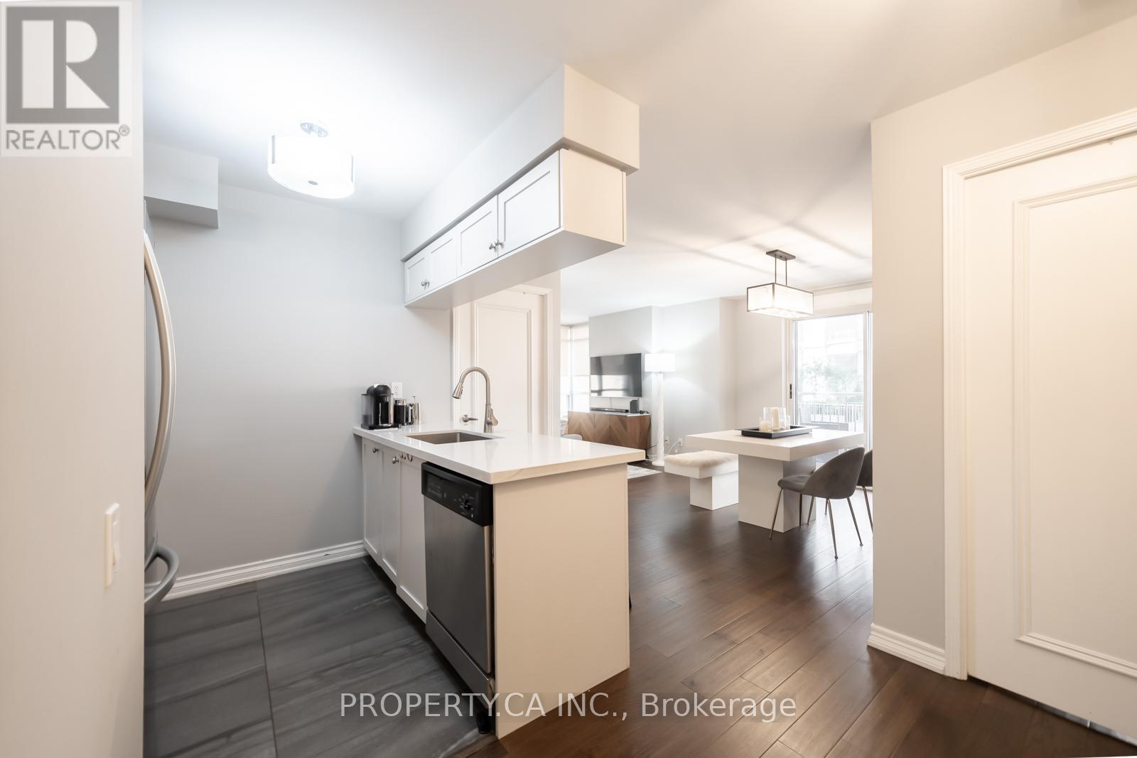 202 - 60 St Clair Avenue W, Toronto, Ontario  M4V 1M1 - Photo 8 - C13077320