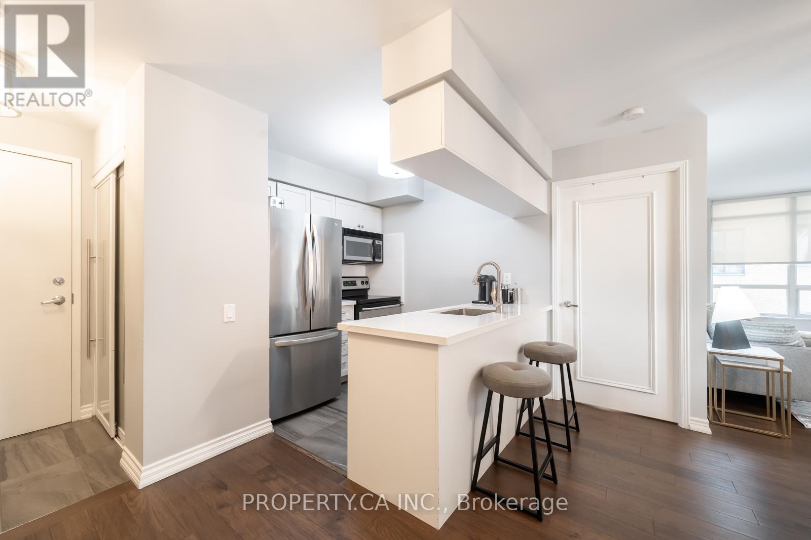 202 - 60 St Clair Avenue W, Toronto, Ontario  M4V 1M1 - Photo 9 - C13077320