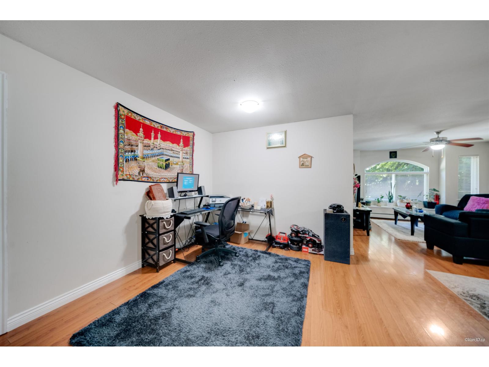 8863 King George Boulevard, Surrey, British Columbia  V3V 5V6 - Photo 3 - R3150237