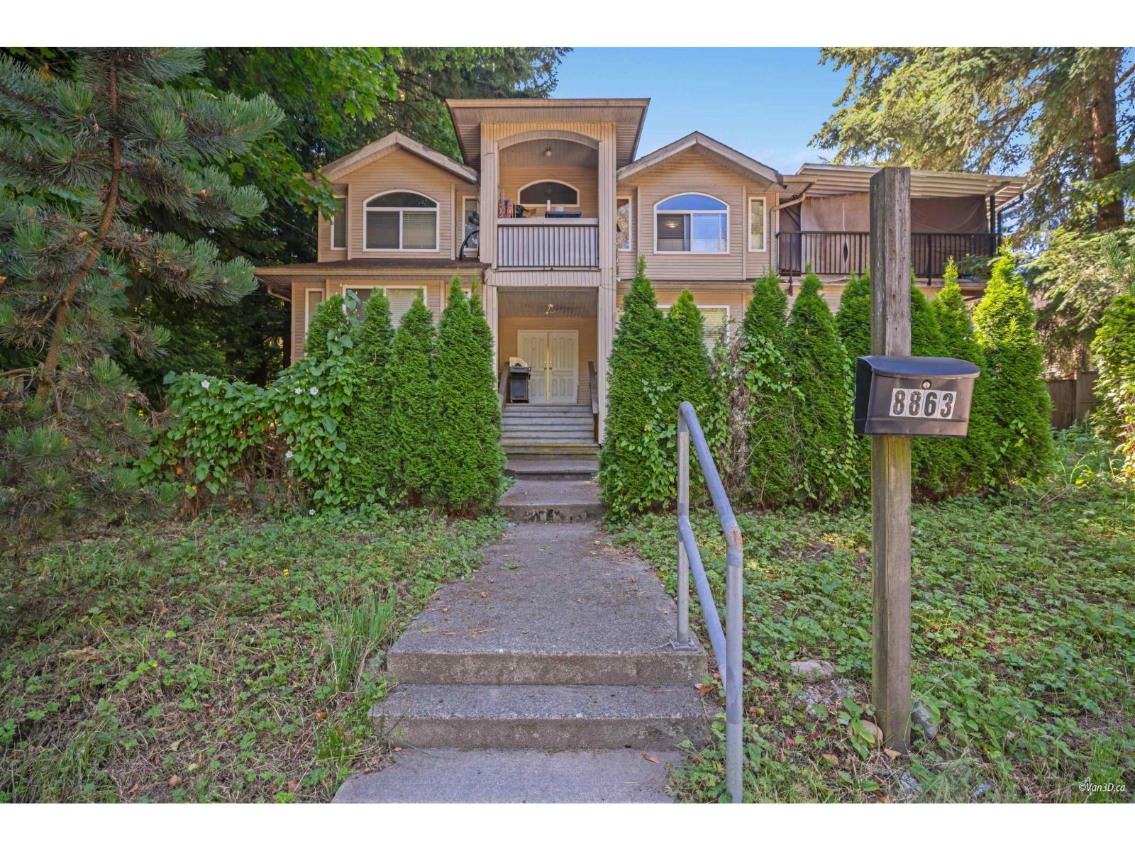 8863 King George Boulevard, Surrey, British Columbia  V3V 5V6 - Photo 1 - R3150237