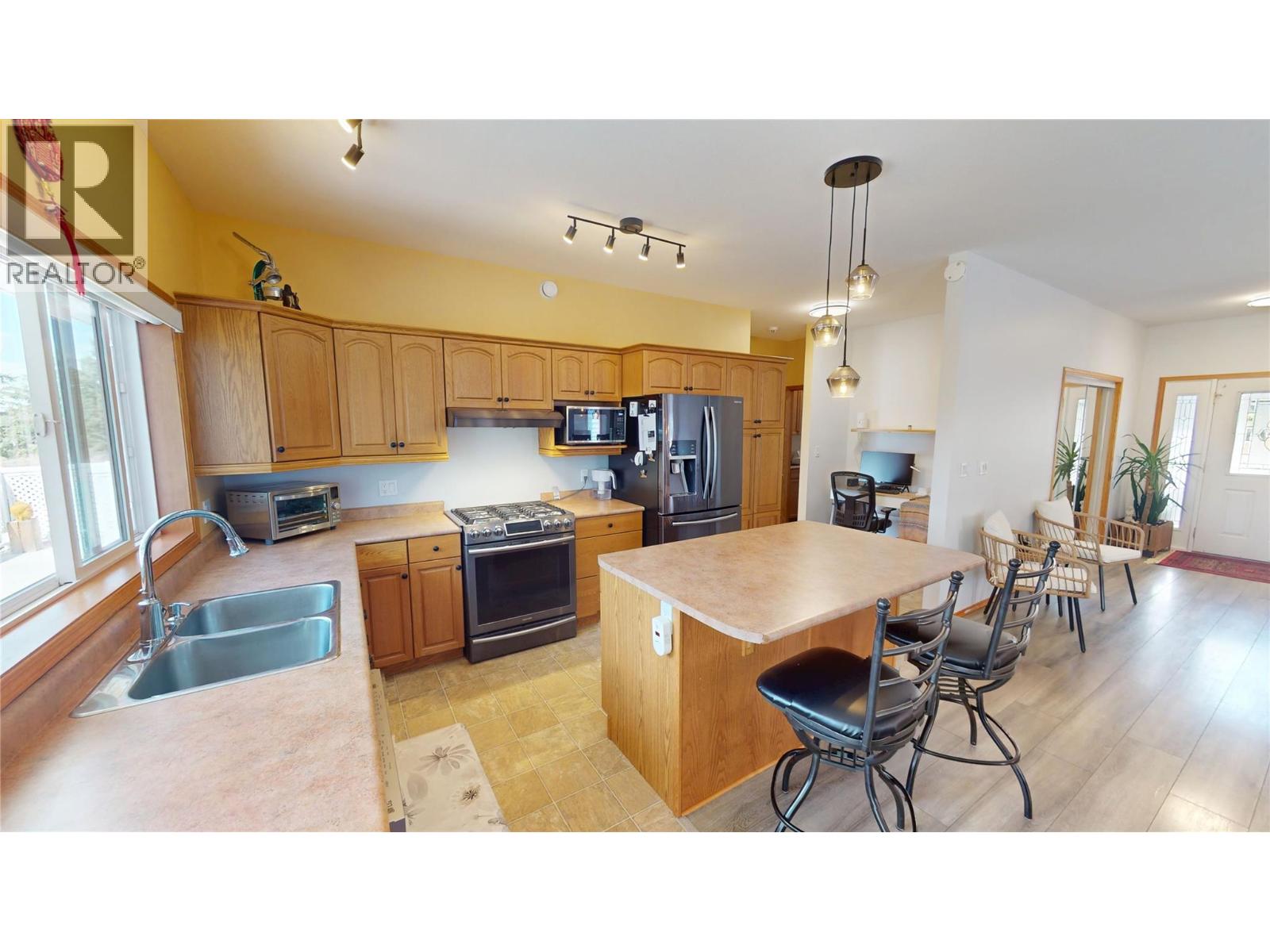 3329 Mt Fisher Drive, Cranbrook, British Columbia  V1C 6N6 - Photo 8 - 10396086