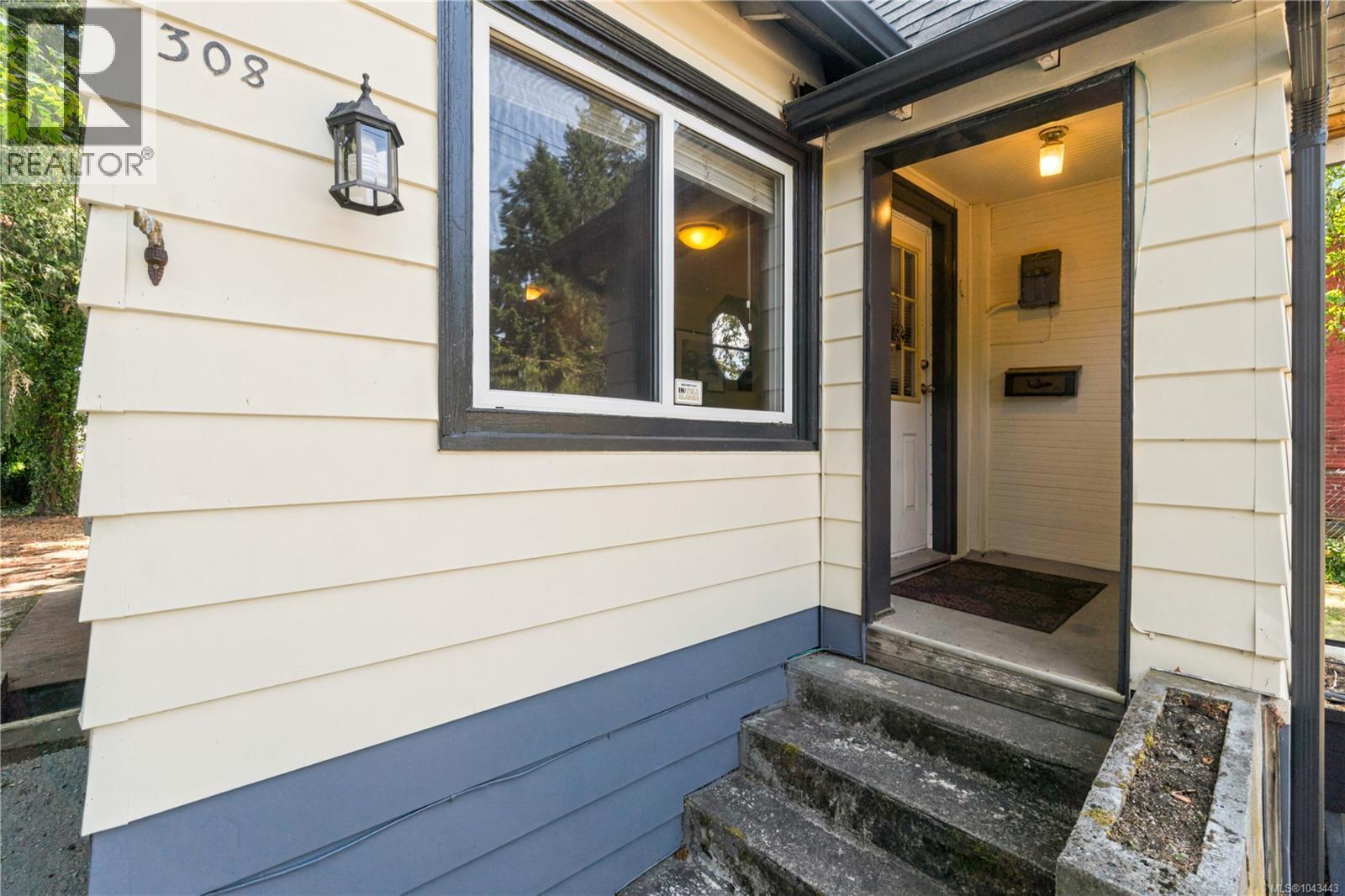 308 Holly Ave, Nanaimo, British Columbia  V9S 3M2 - Photo 3 - 1043443