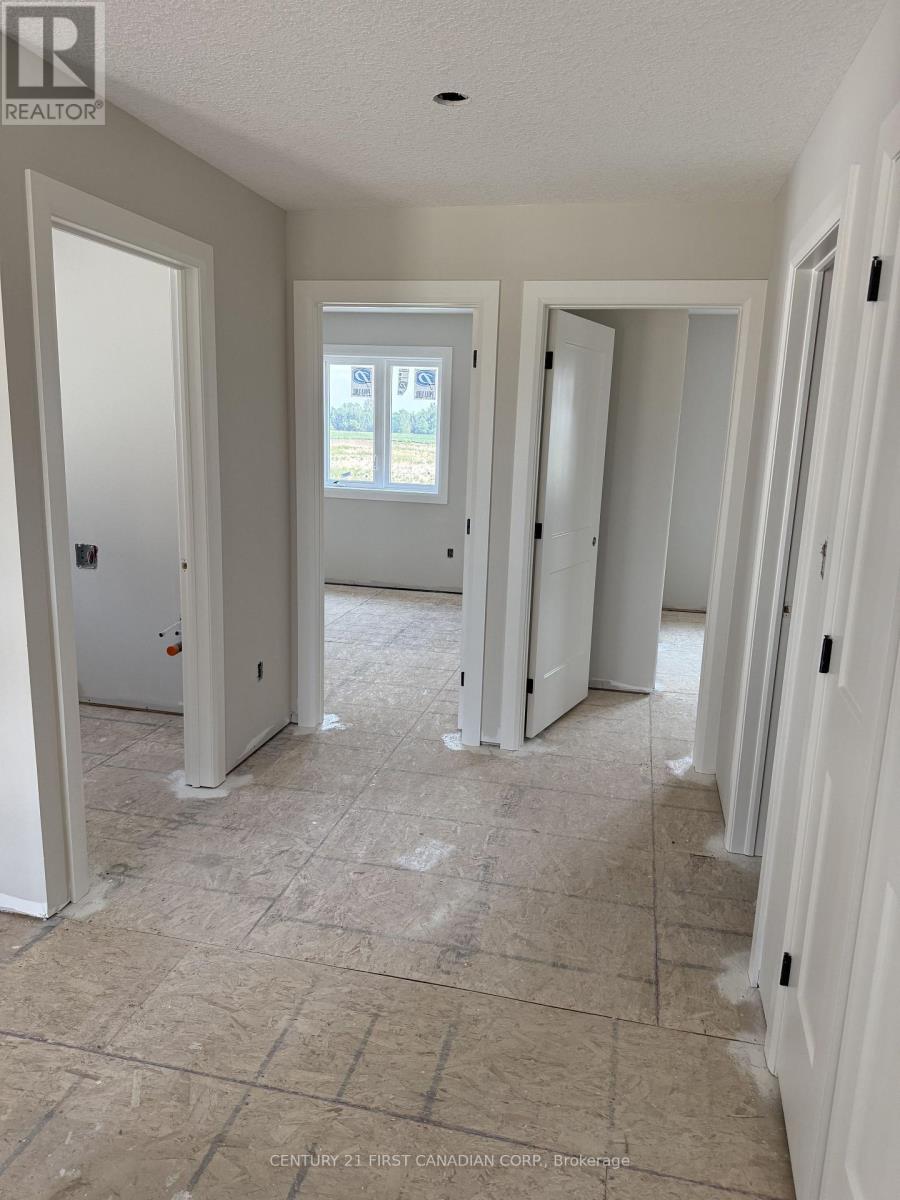 132 Addison Avenue, Lucan Biddulph, Ontario  N0M 2J0 - Photo 15 - X12877752