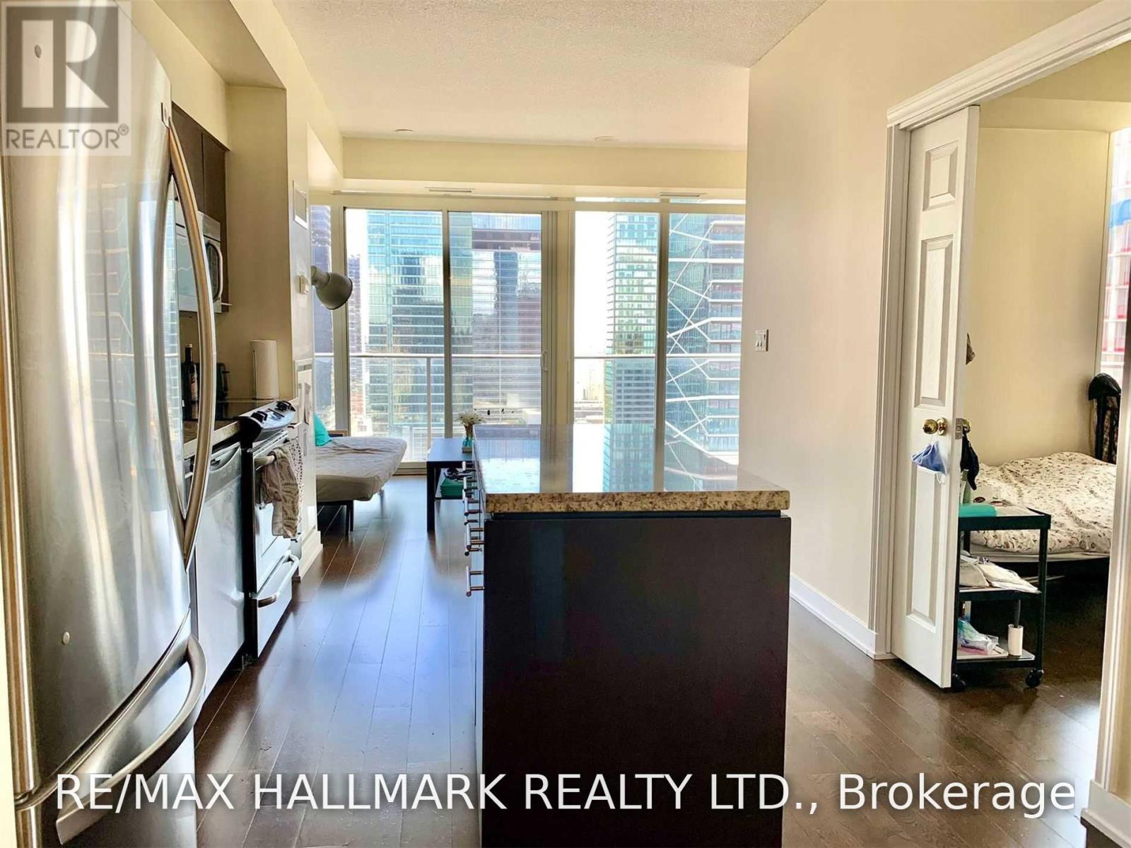 2703 - 126 Simcoe Street, Toronto, Ontario  M5H 4E6 - Photo 3 - C13614010