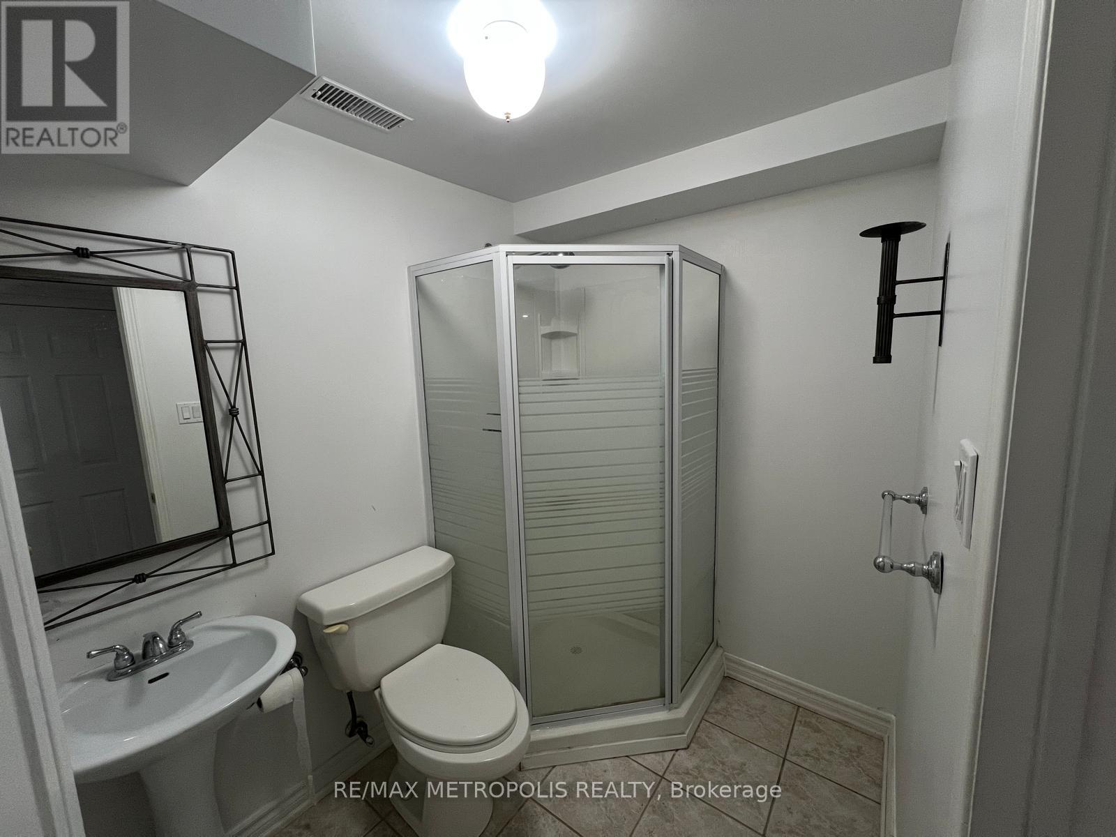 Bsmt - 570 Springview Drive, Pickering, Ontario  L1V 4X2 - Photo 18 - E13613842