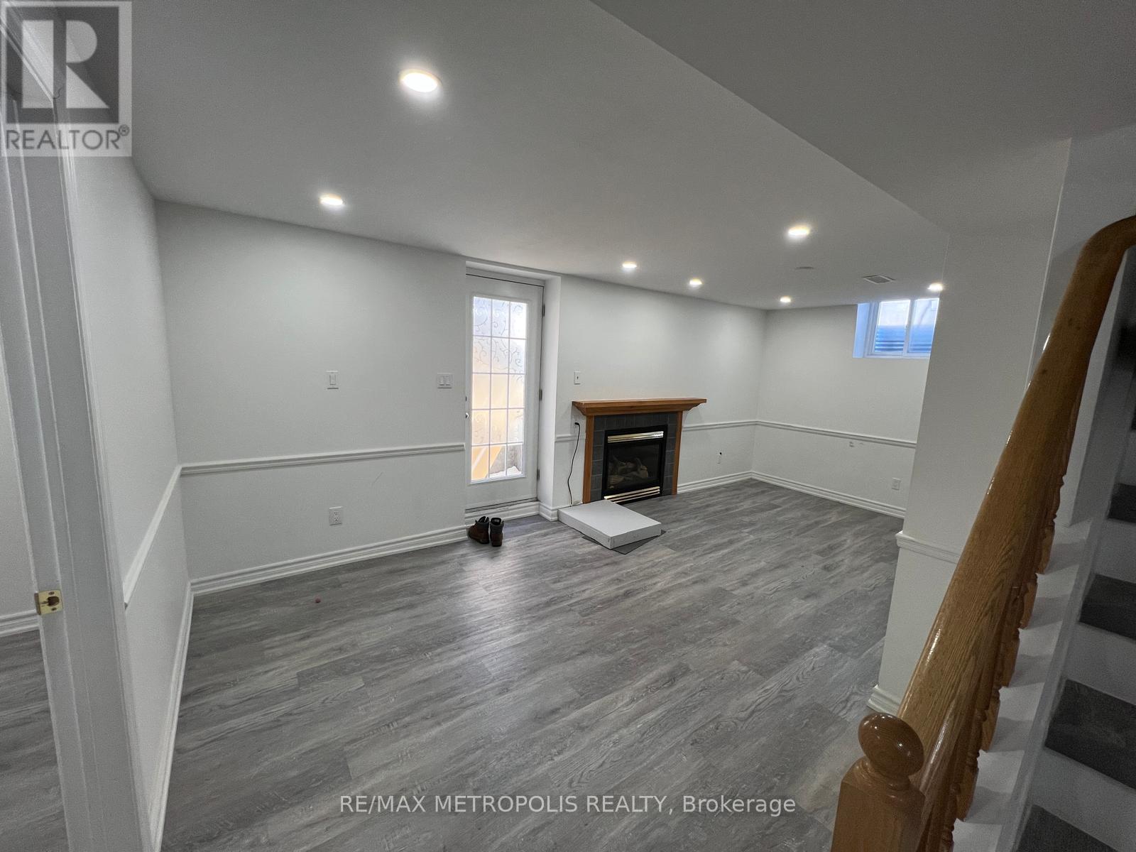 Bsmt - 570 Springview Drive, Pickering, Ontario  L1V 4X2 - Photo 4 - E13613842