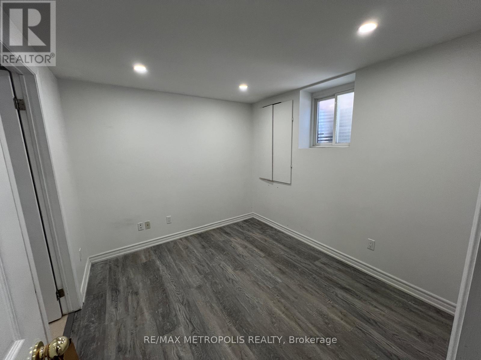 Bsmt - 570 Springview Drive, Pickering, Ontario  L1V 4X2 - Photo 5 - E13613842