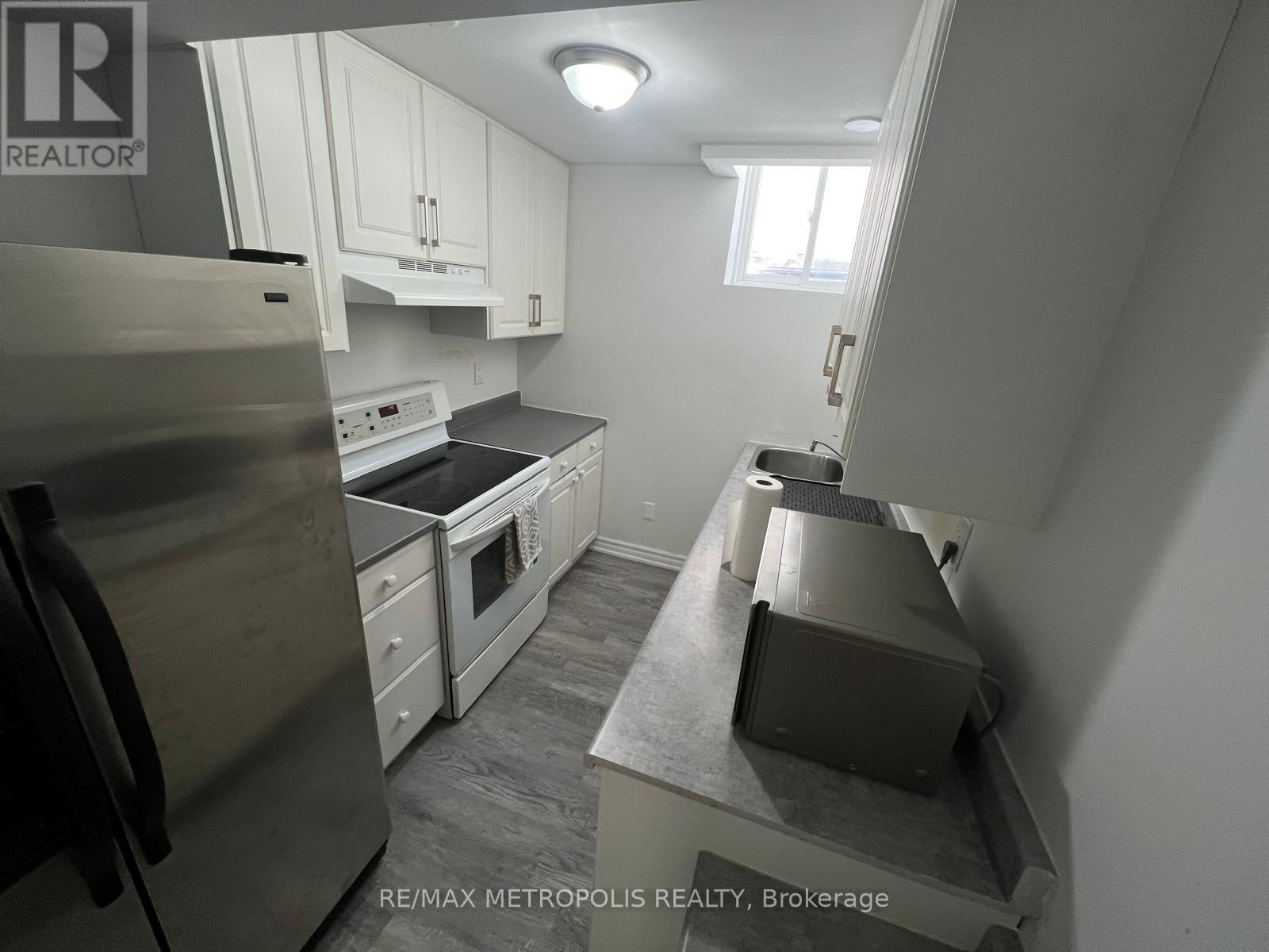 Bsmt - 570 Springview Drive, Pickering, Ontario  L1V 4X2 - Photo 9 - E13613842