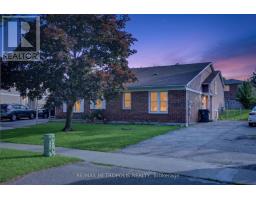 16 STANBRIDGE COURT, Toronto, Ontario