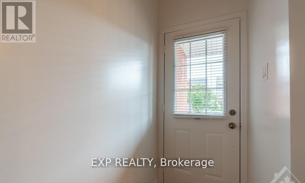 282 Macoun Circle, Ottawa, Ontario  K1T 0H9 - Photo 4 - X13613770