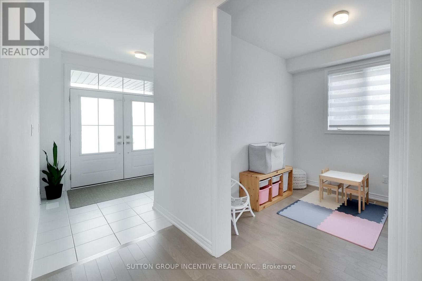 13 Abbey Crescent, Barrie, Ontario  L9J 0W9 - Photo 11 - S13613926