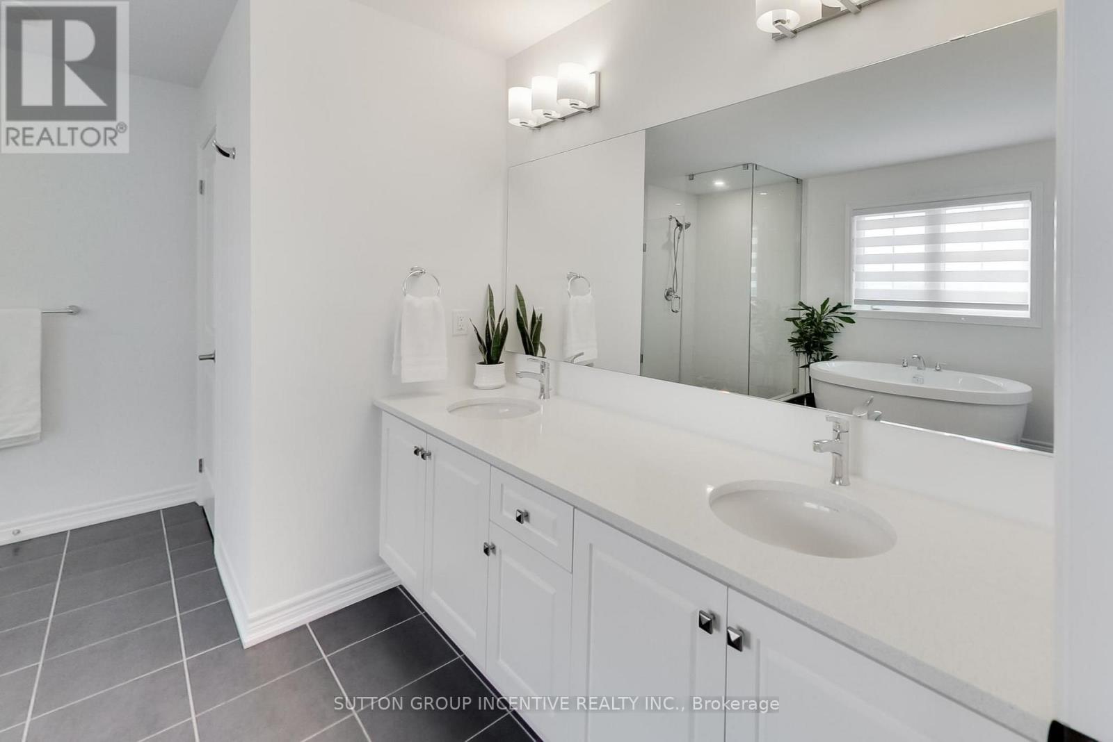 13 Abbey Crescent, Barrie, Ontario  L9J 0W9 - Photo 17 - S13613926