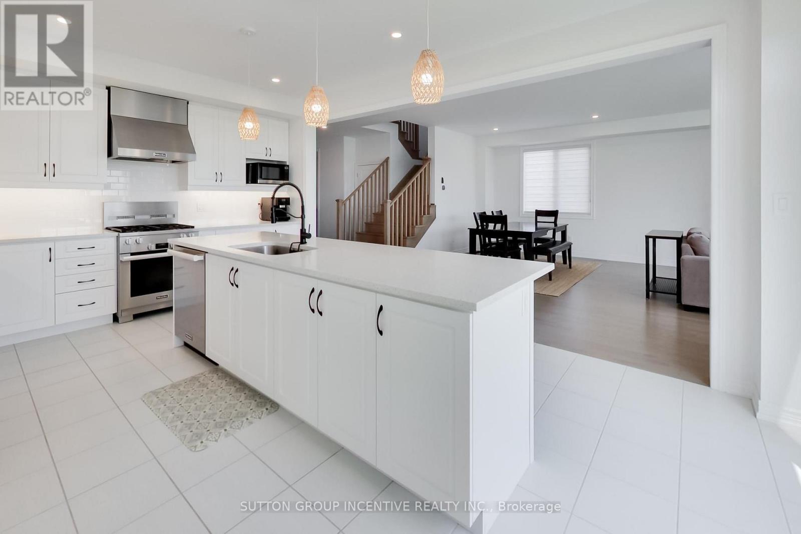 13 Abbey Crescent, Barrie, Ontario  L9J 0W9 - Photo 6 - S13613926