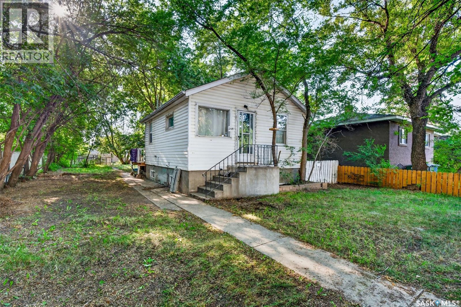 209 V Avenue S, Saskatoon, Saskatchewan  S7M 3E2 - Photo 24 - SK043568