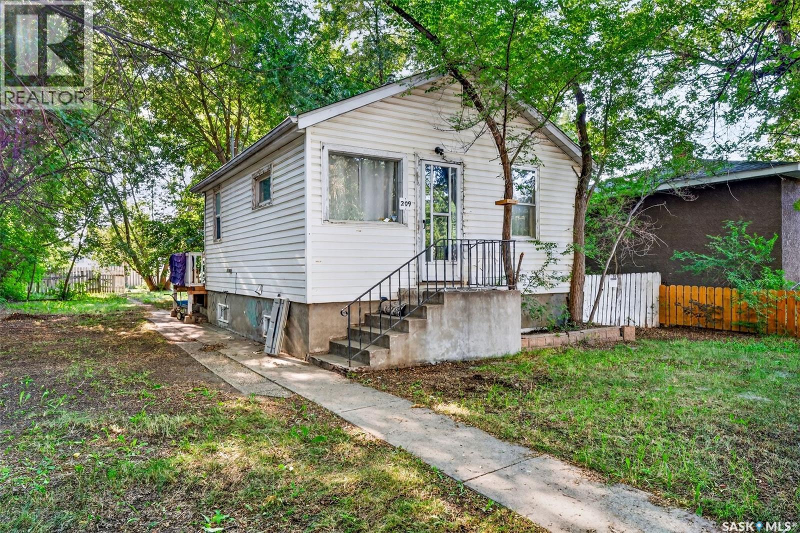 209 V Avenue S, Saskatoon, Saskatchewan  S7M 3E2 - Photo 25 - SK043568