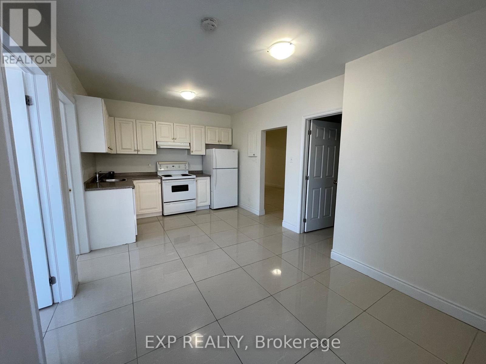202 - 258 LAKESHORE ROAD E, Mississauga (Port Credit)