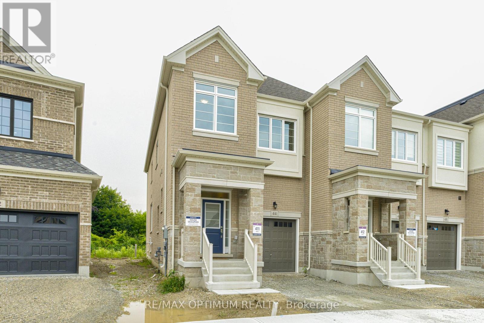 44 Bermondsey Way, Brampton, Ontario L6Y 6K9 - Photo 3 - W13613748