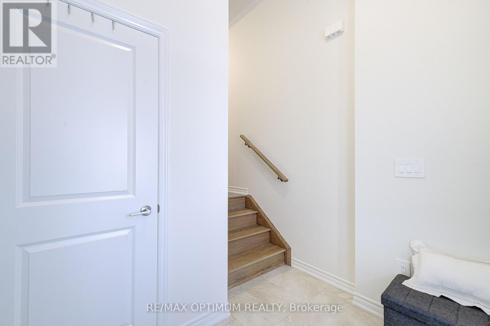 44 Bermondsey Way, Brampton, Ontario L6Y 6K9 - Photo 6 - W13613748