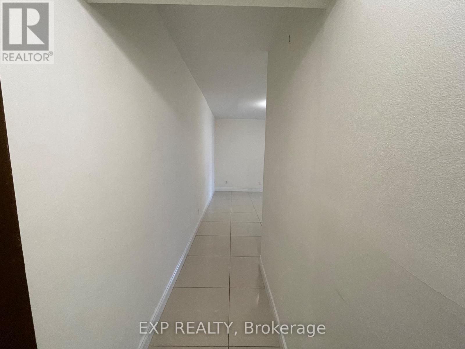 202 - 258 Lakeshore Road E, Mississauga, Ontario  L5G 1G9 - Photo 2 - W13613786