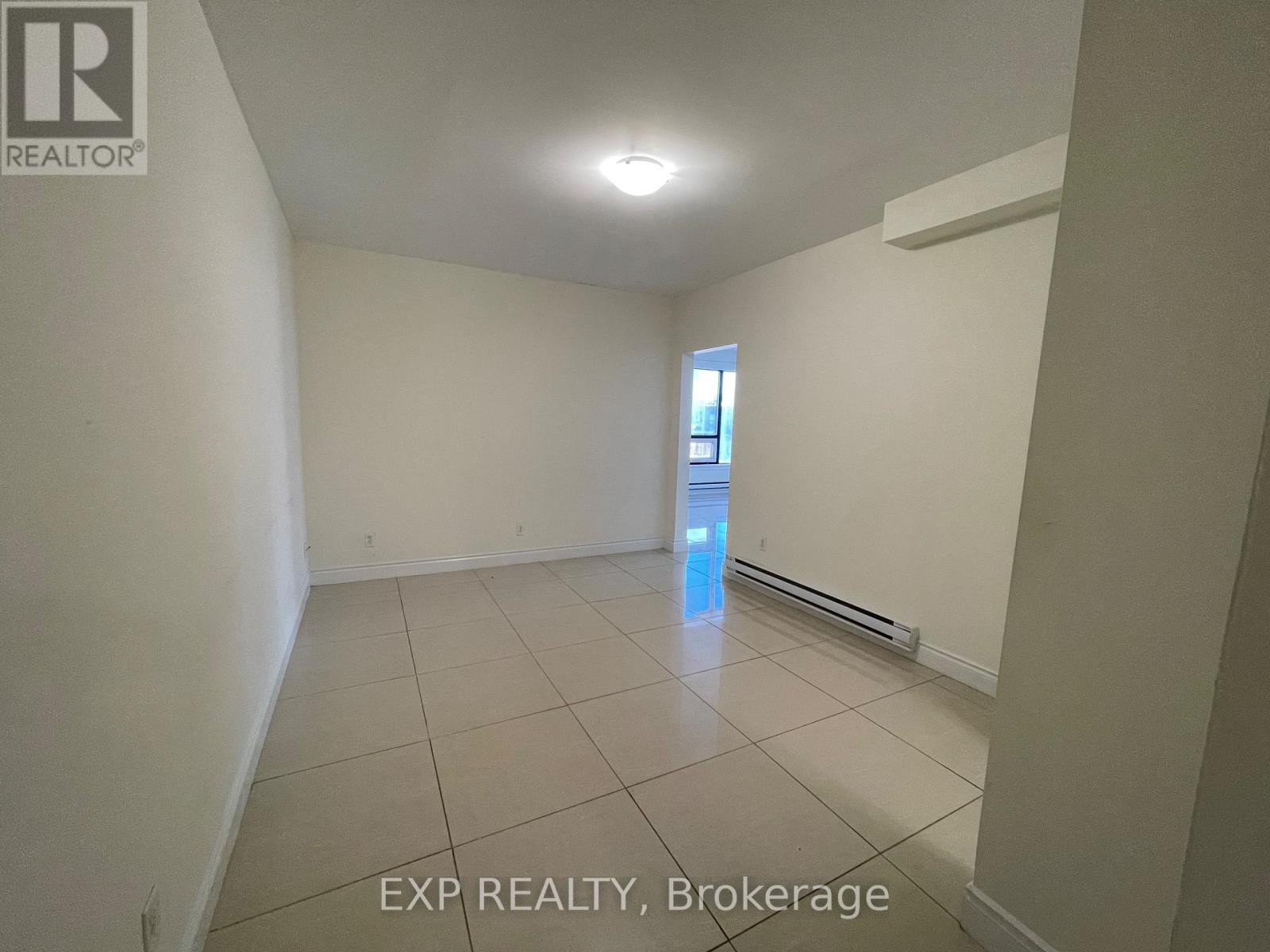 202 - 258 Lakeshore Road E, Mississauga, Ontario  L5G 1G9 - Photo 3 - W13613786