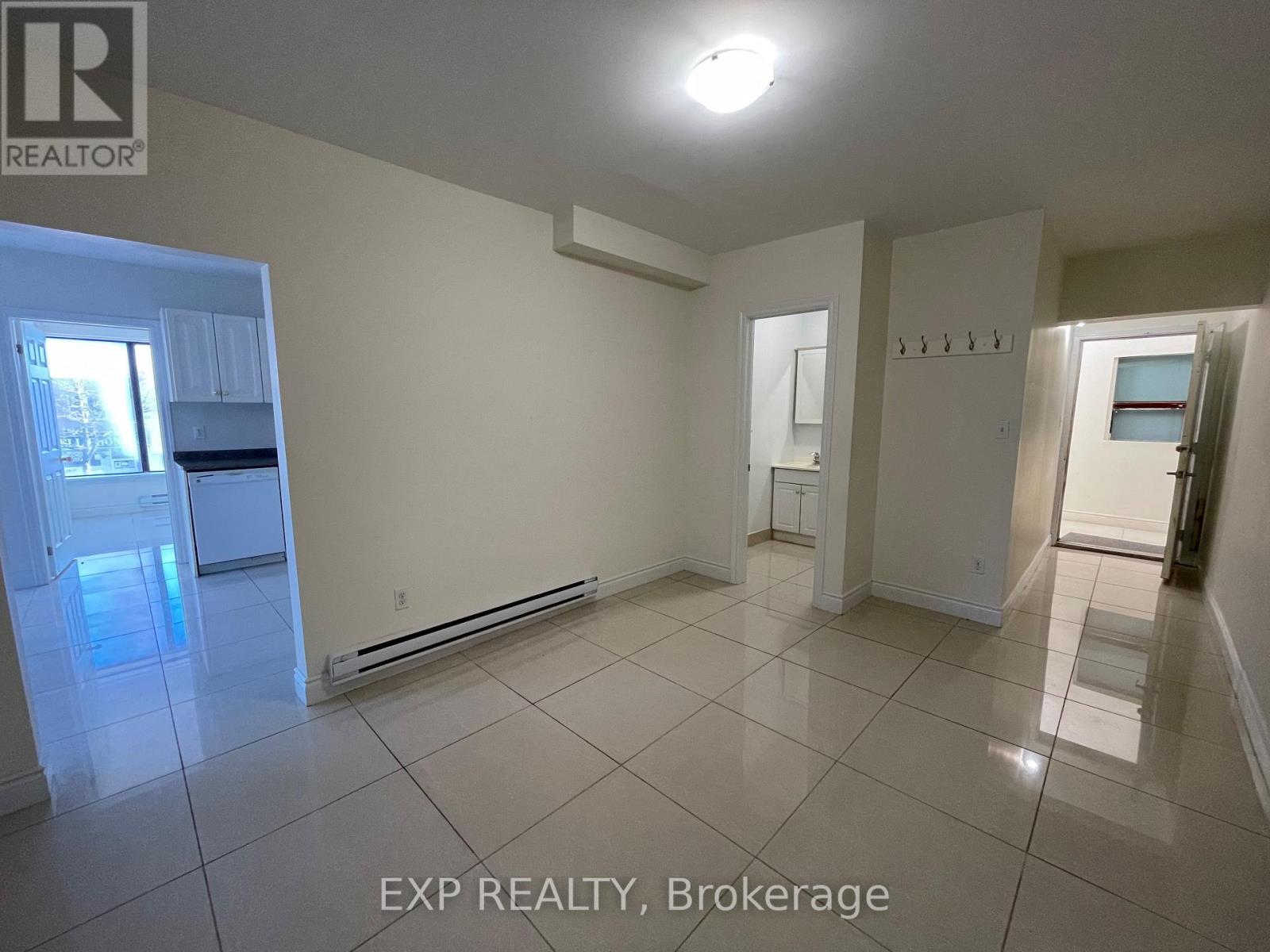 202 - 258 Lakeshore Road E, Mississauga, Ontario  L5G 1G9 - Photo 4 - W13613786