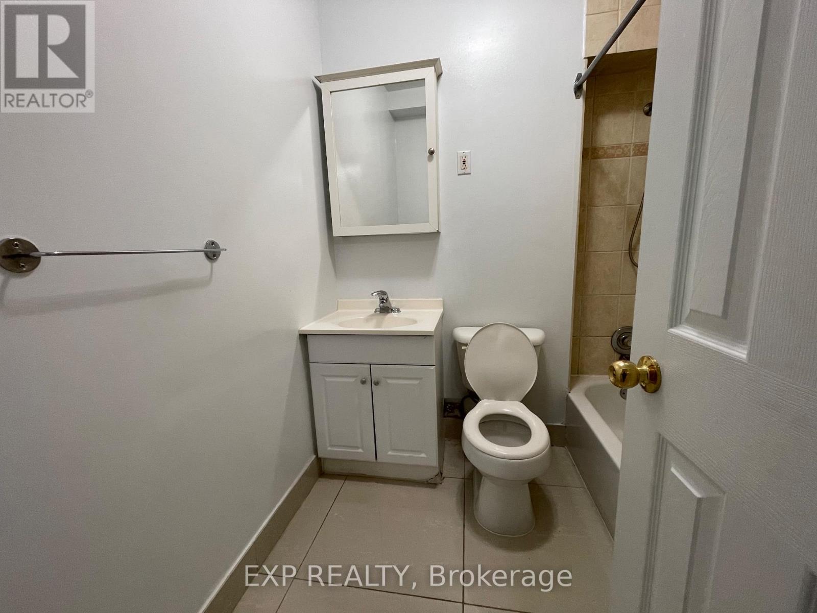 202 - 258 Lakeshore Road E, Mississauga, Ontario  L5G 1G9 - Photo 5 - W13613786