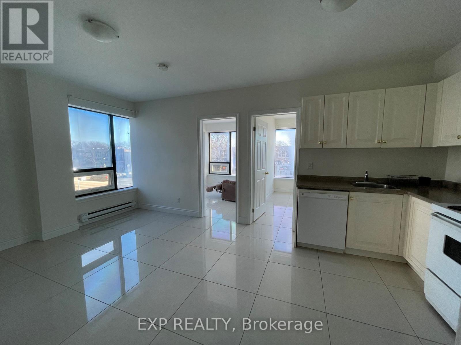 202 - 258 Lakeshore Road E, Mississauga, Ontario  L5G 1G9 - Photo 6 - W13613786
