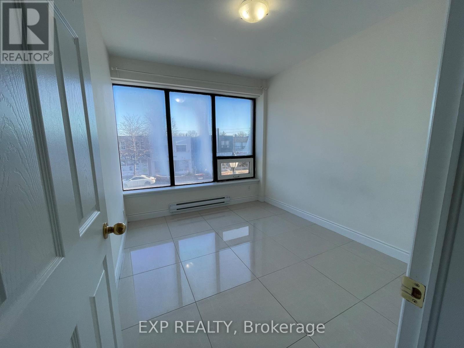 202 - 258 Lakeshore Road E, Mississauga, Ontario  L5G 1G9 - Photo 7 - W13613786