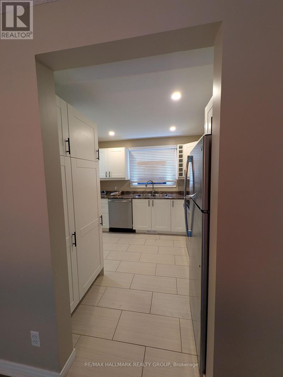 119 Teal Crescent, Ottawa, Ontario  K1E 2C1 - Photo 15 - X12909342