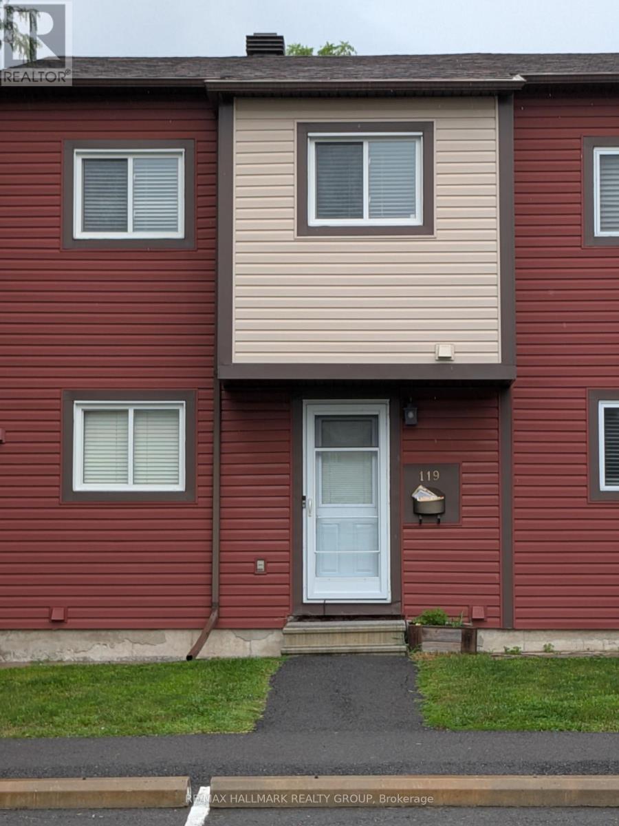 119 Teal Crescent, Ottawa, Ontario  K1E 2C1 - Photo 6 - X12909342