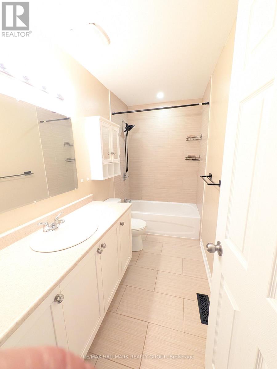 119 Teal Crescent, Ottawa, Ontario  K1E 2C1 - Photo 8 - X12909342