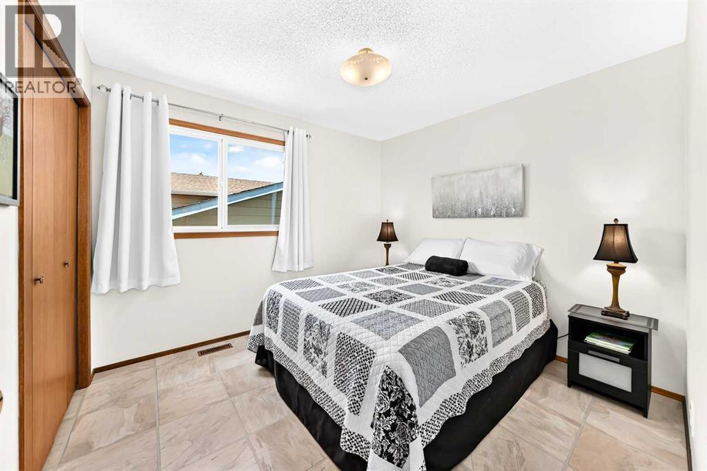 64 Cornett Drive, Red Deer, Alberta  T4P 2G7 - Photo 17 - A2325949