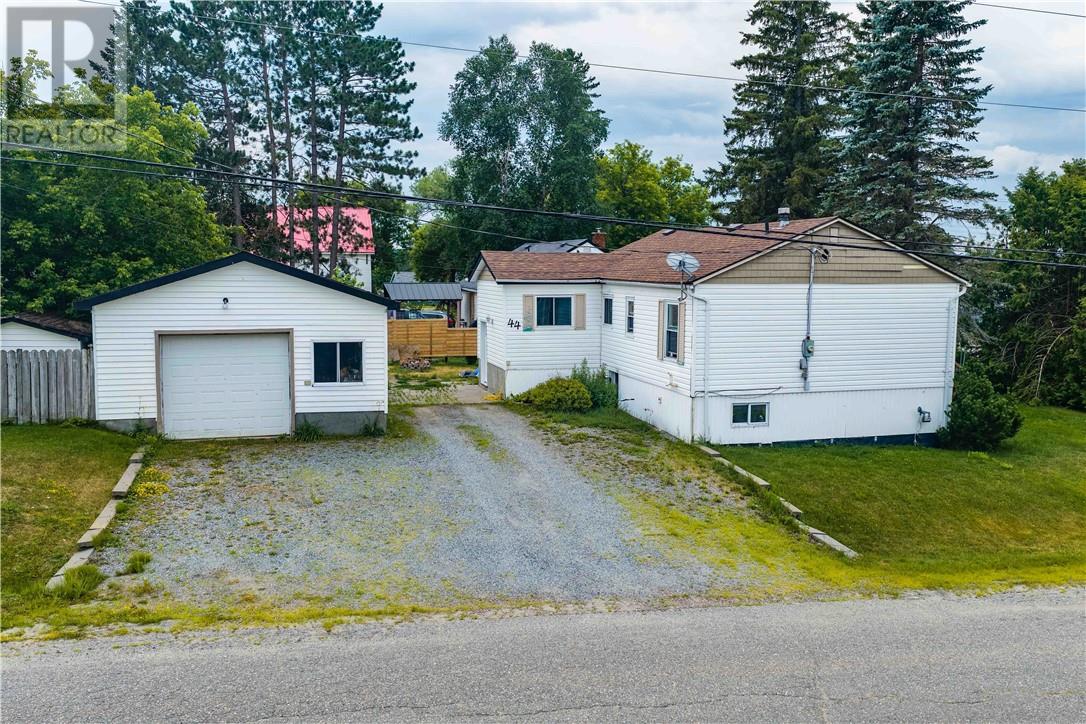 44 Salisbury, Warren, Ontario  P0H 2N0 - Photo 2 - 2129463