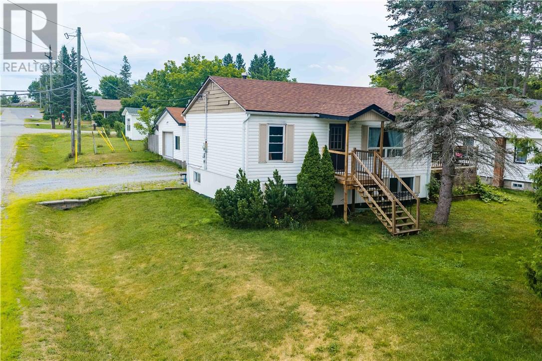 44 Salisbury, Warren, Ontario  P0H 2N0 - Photo 4 - 2129463