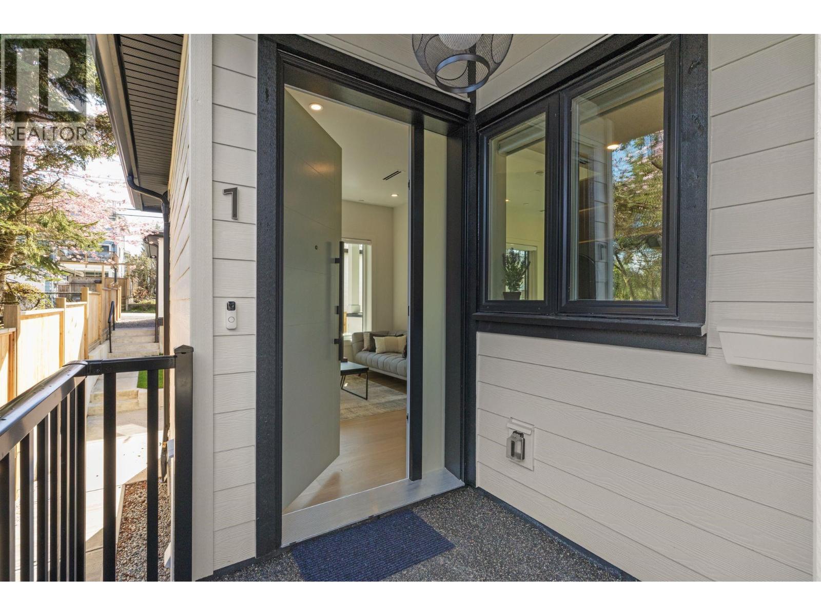 2138 Venables Street, Vancouver, British Columbia  V5L 2J4 - Photo 2 - R3150556