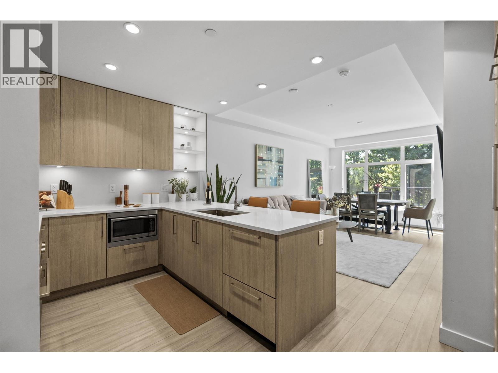 113 747 E 3rd Street, North Vancouver, British Columbia  V7L 1G8 - Photo 2 - R3150570