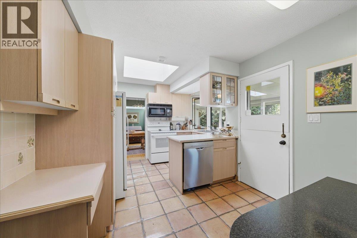 1388 Cambridge Drive, Coquitlam, British Columbia  V3J 2P7 - Photo 18 - R3150503