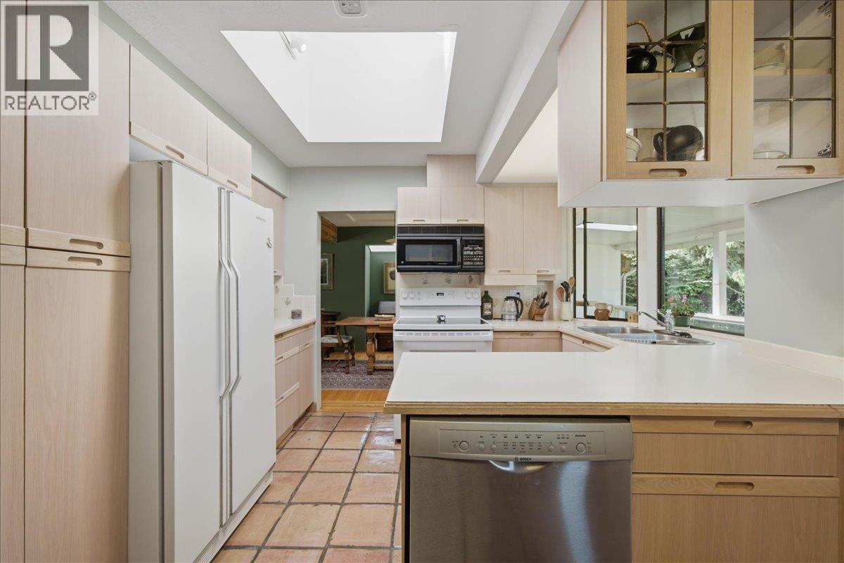1388 Cambridge Drive, Coquitlam, British Columbia  V3J 2P7 - Photo 19 - R3150503
